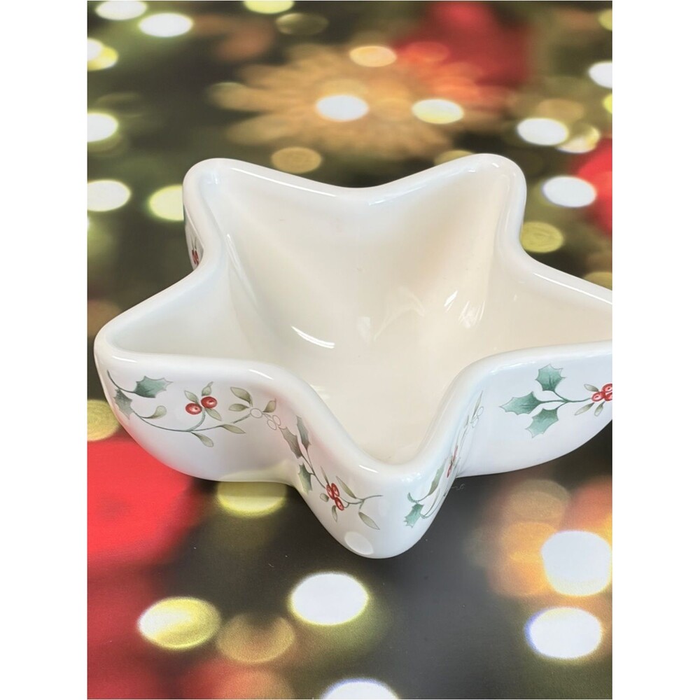 Pfaltzgraff Winterberry Star Shaped Serving Bowl Christmas Holly Dish